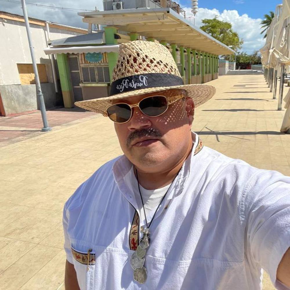 Meet your Posher, Herminio